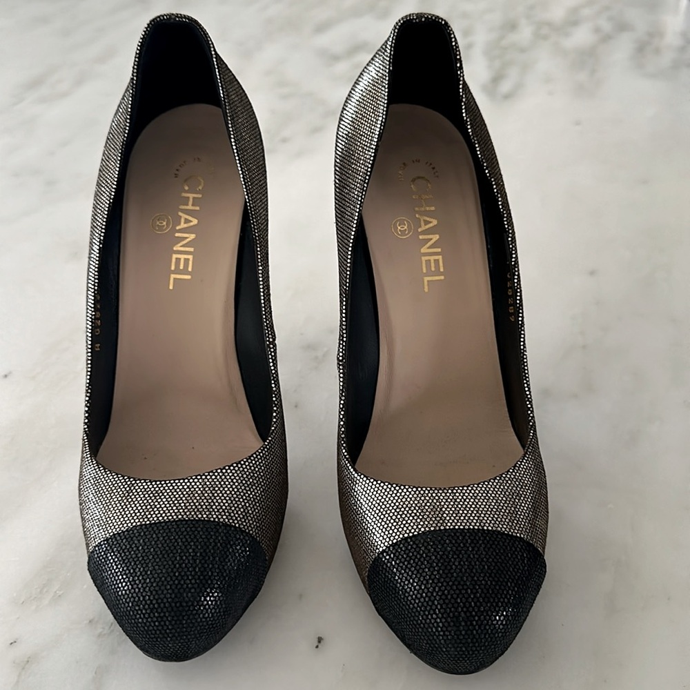 Chanel Pumps Two toned light gold